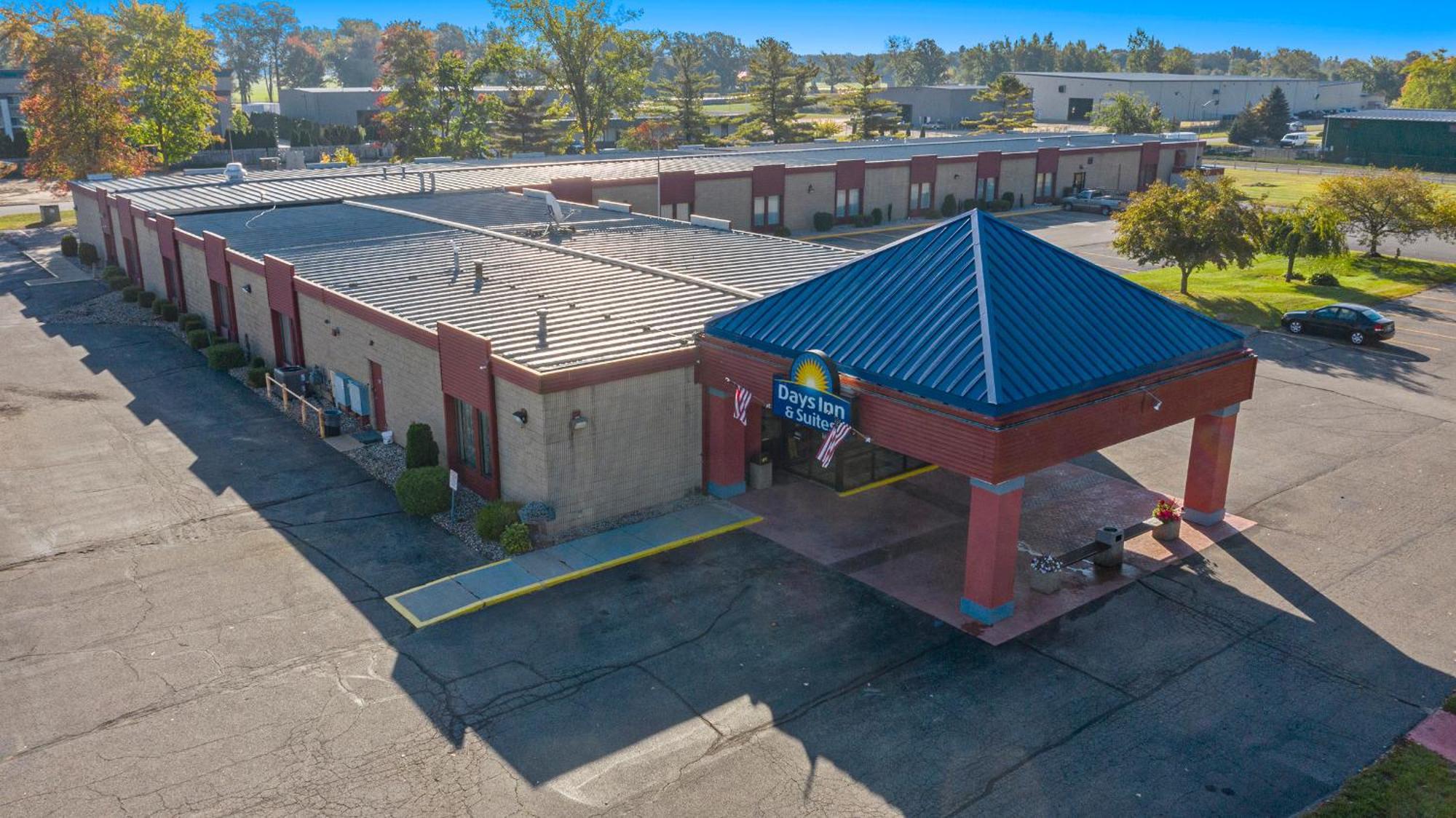 Days Inn & Suites By Wyndham Mt Pleasant Mount Pleasant Exterior foto