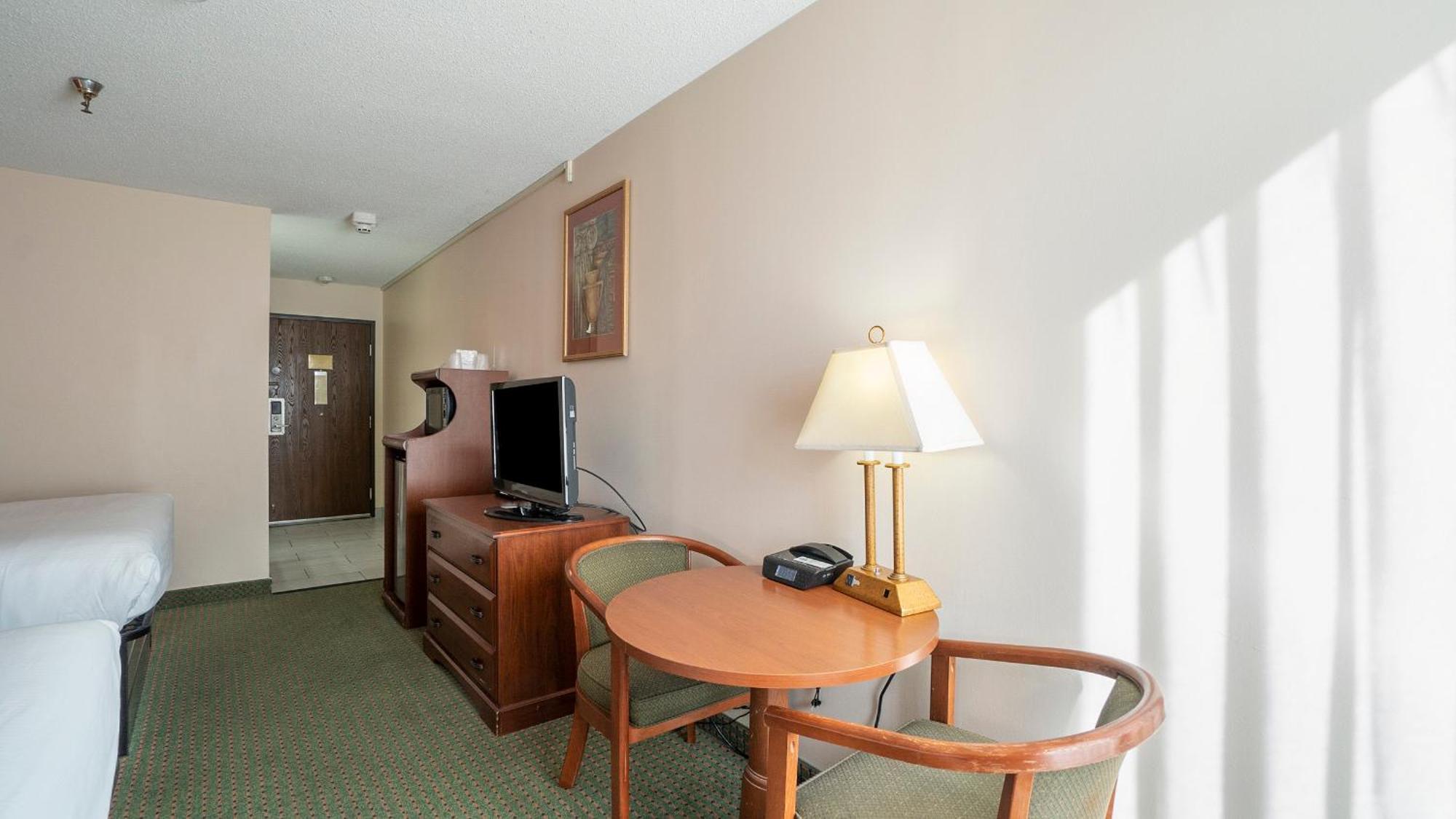 Days Inn & Suites By Wyndham Mt Pleasant Mount Pleasant Zimmer foto